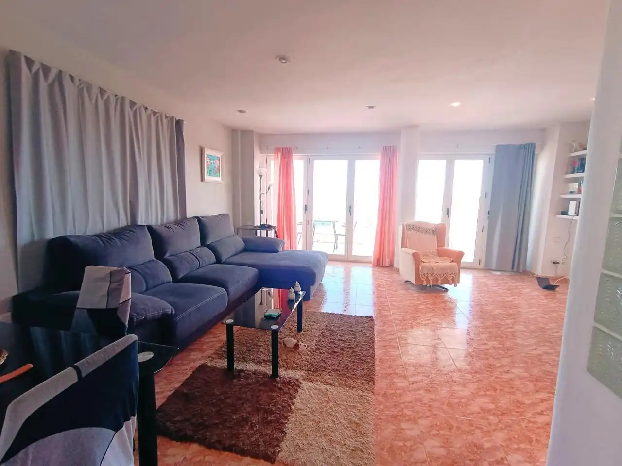 Sala d'estar de Casa o xalet en venda en Oliva amb Aire condicionat, Jardí privat i Terrassa