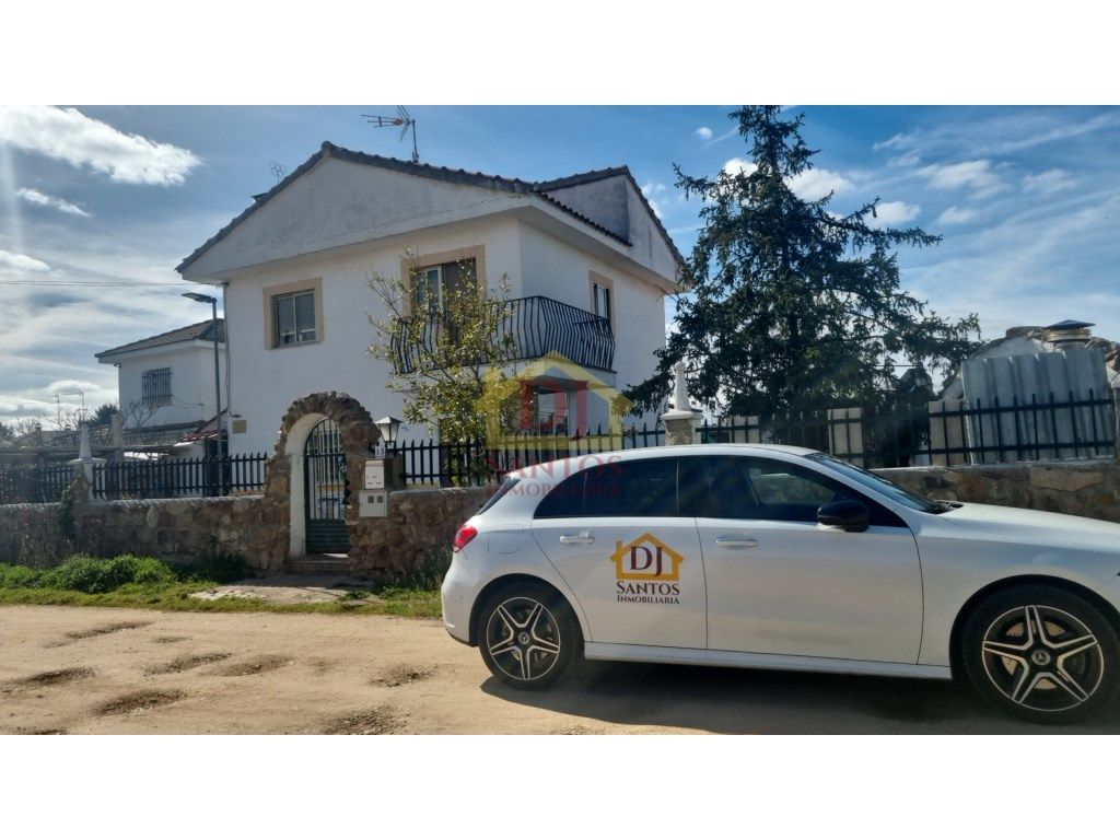 Exterior view of House or chalet for sale in Castellanos de Villiquera