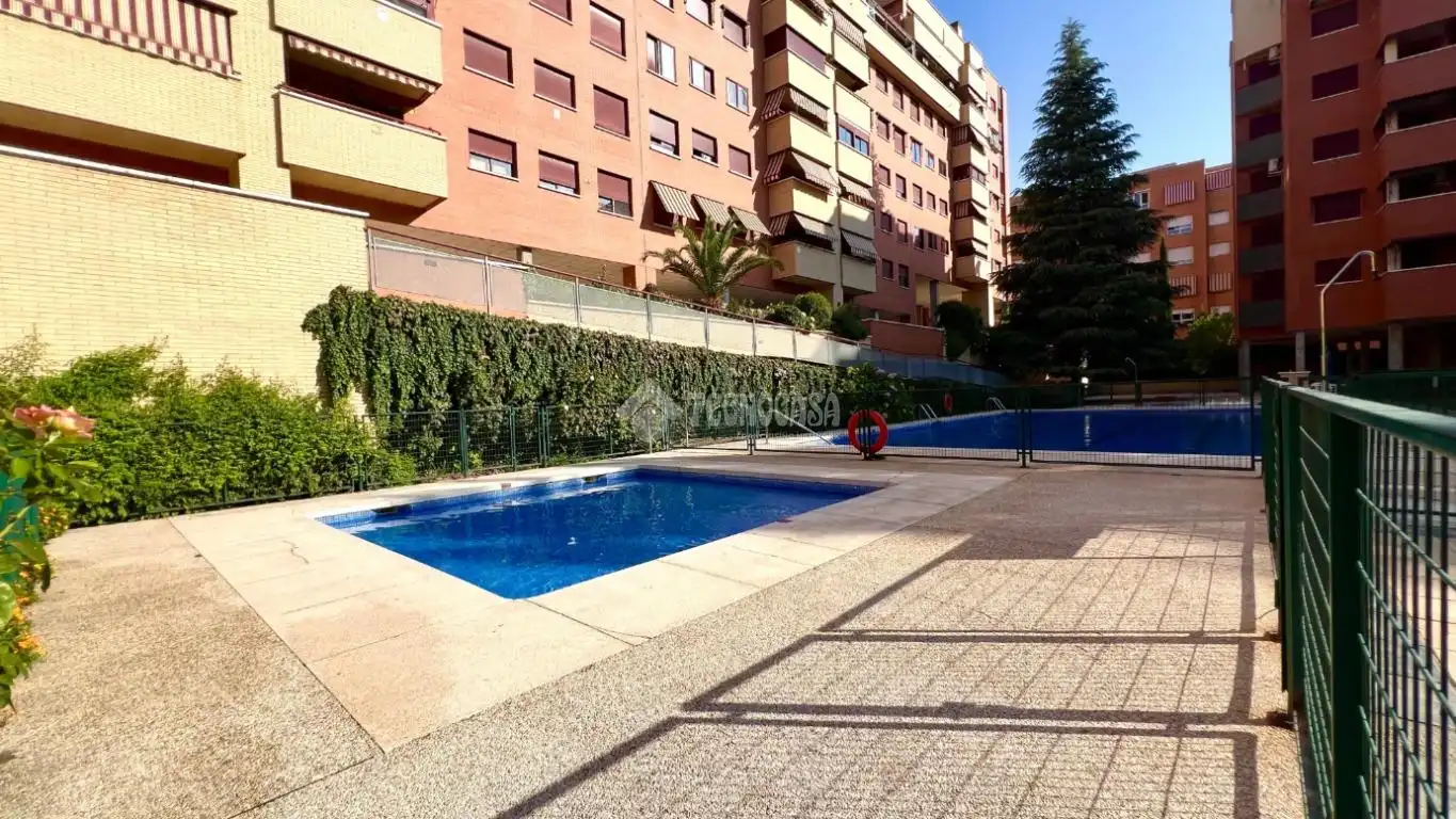 Swimming pool of Flat for sale in Madrid  with Air Conditioner, Heating and Parquet flooring