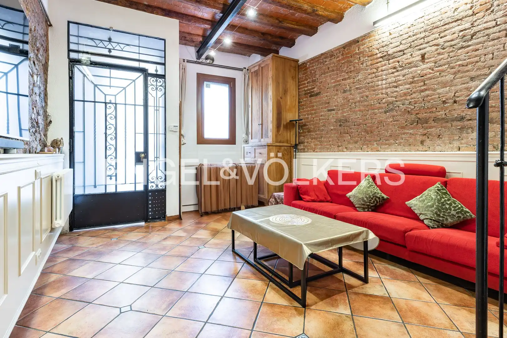 Vista exterior de Casa adosada en venda en Barcelona amb Aire condicionat, Calefacció i Terrassa