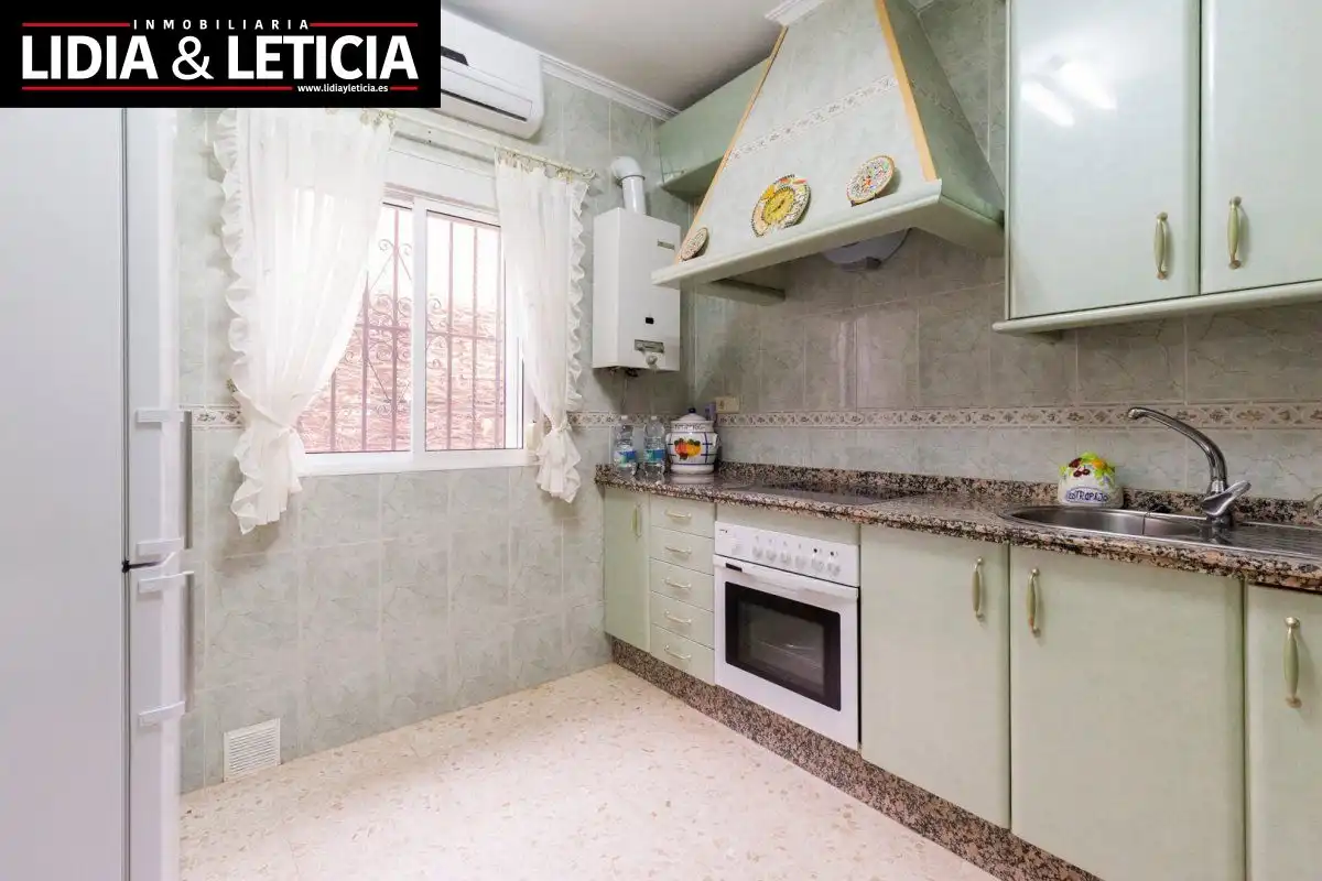 Cocina de Casa o chalet en venta en Alcalá de Guadaira con Aire acondicionado, Calefacción y Jardín privado