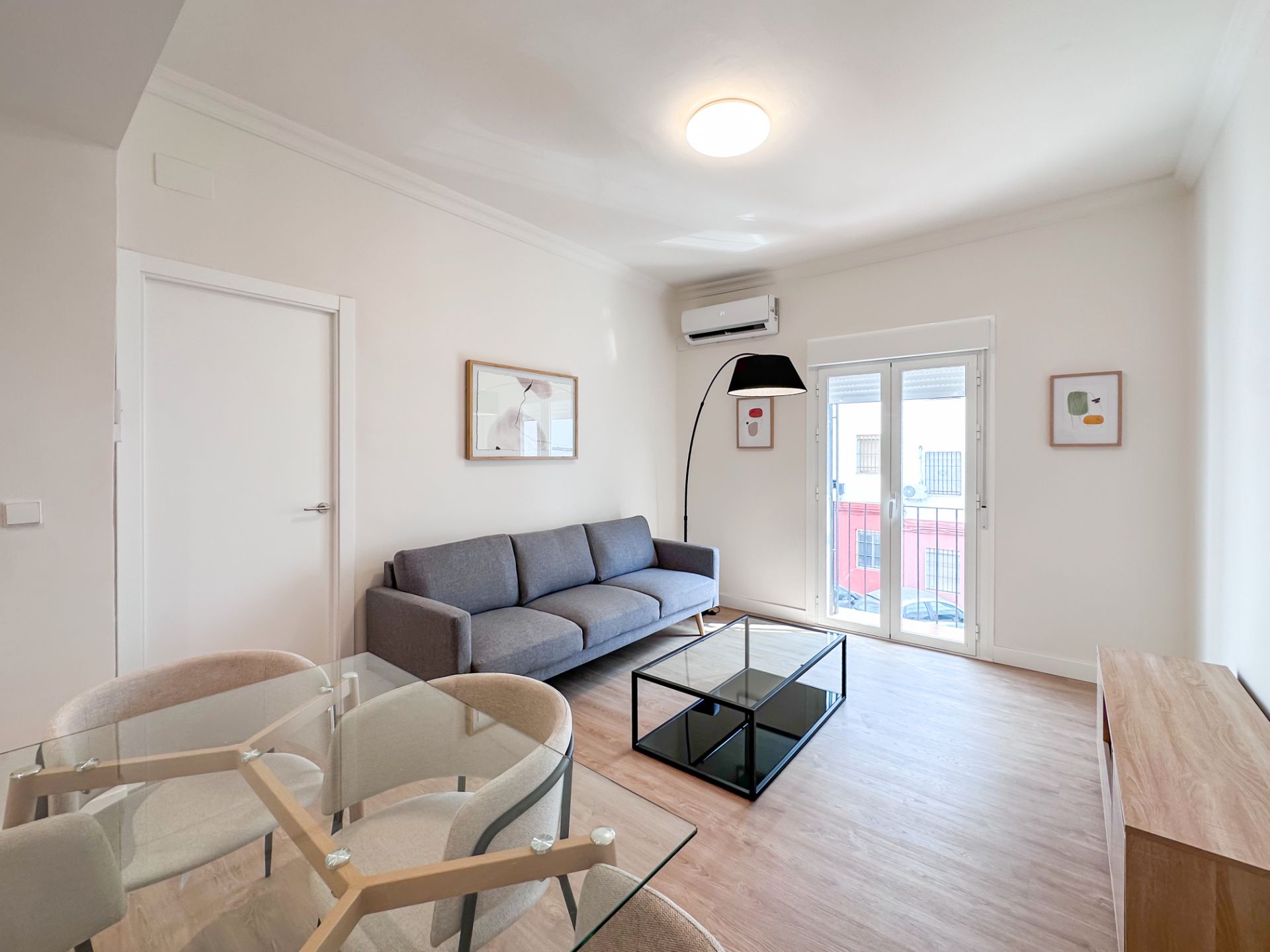 Sala d'estar de Pis en venda en  Sevilla Capital amb Aire condicionat, Forn i Balcó