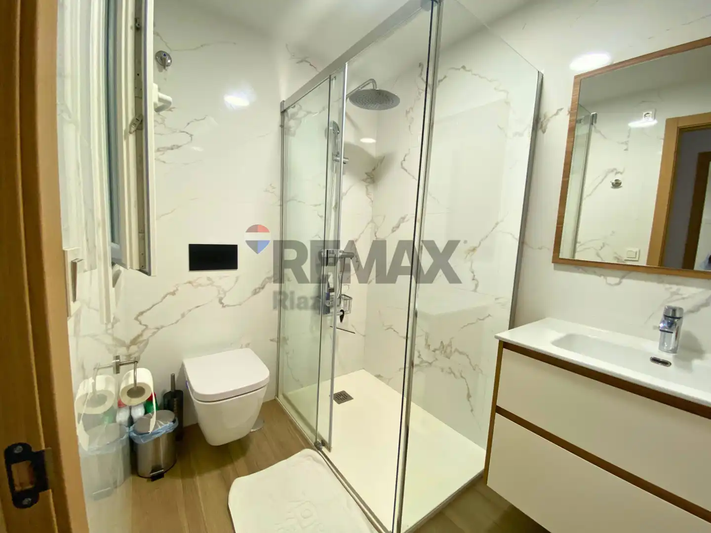 Bathroom of Flat for rent in Santiago de Compostela   with Terrace, Furnished and Oven