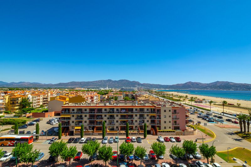 Vista exterior de Apartament en venda en Empuriabrava amb Aire condicionat, Calefacció i Terrassa