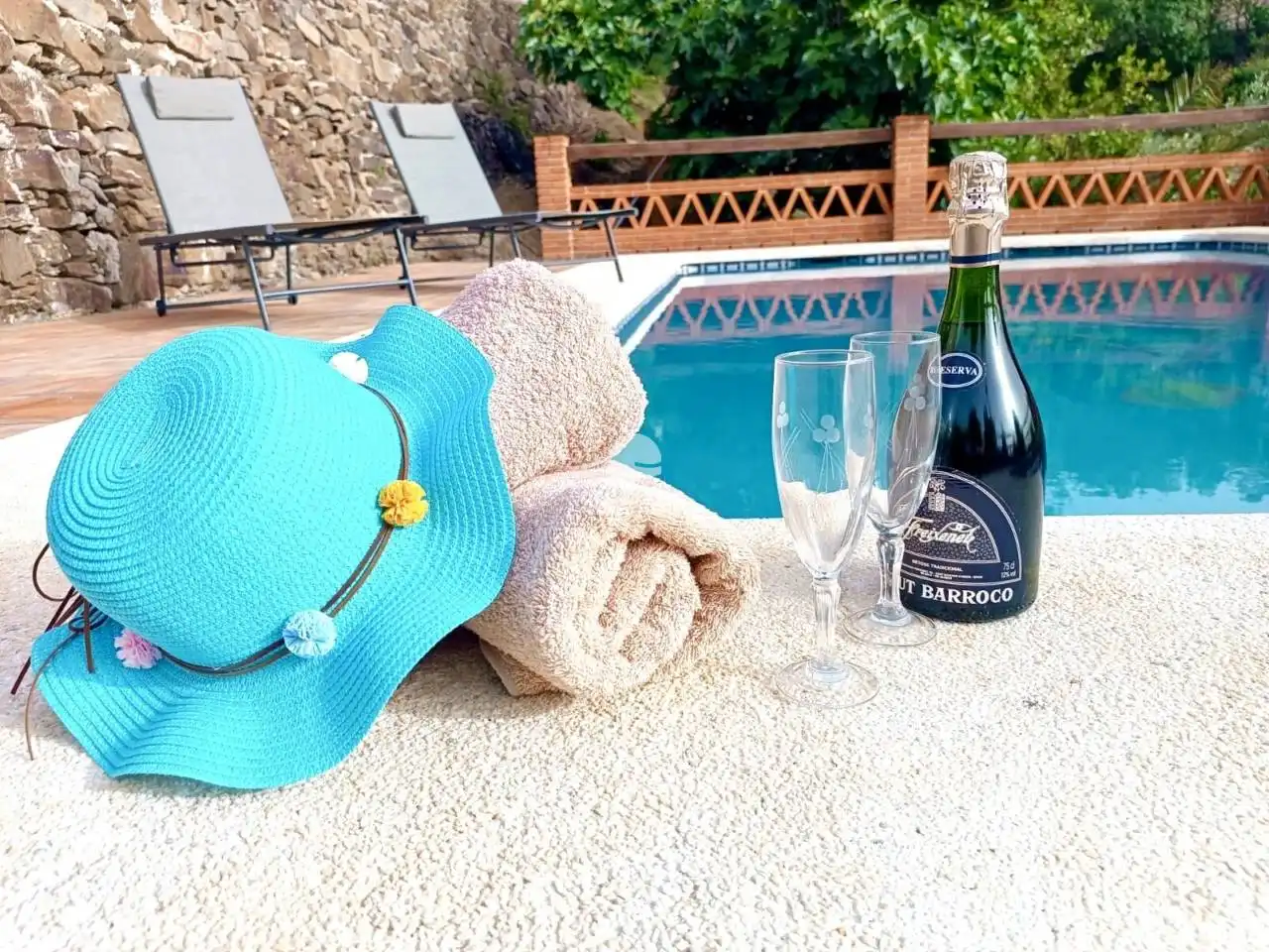 Piscina de Finca rústica de lloguer en Árchez amb Aire condicionat i Piscina