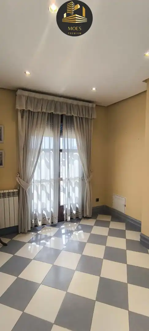 Schlafzimmer von Haus oder Chalet zum Verkauf in Úbeda mit Klimaanlage, Heizung und Terrasse