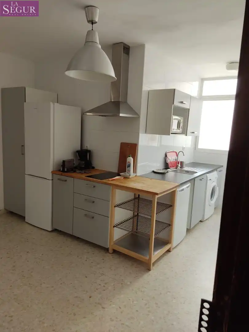 Cuina de Pis de lloguer en Cádiz amb Moblat