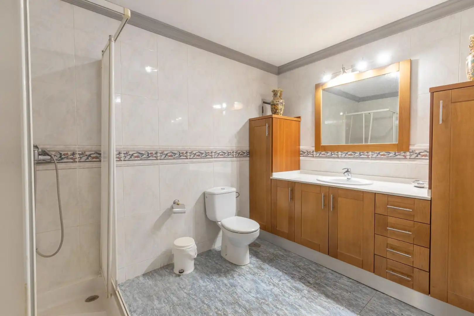 Badezimmer von Gebäude zum Verkauf in La Zubia Ciudad