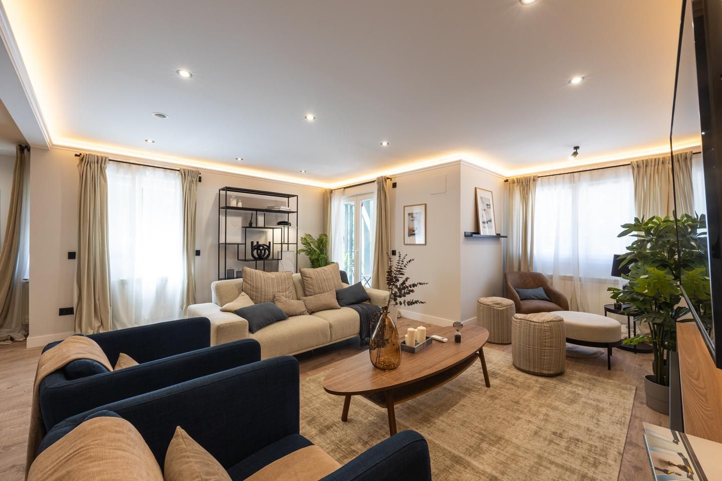 Living room of Flat to rent in  Madrid Capital  with Air Conditioner, Furnished and Pets allowed