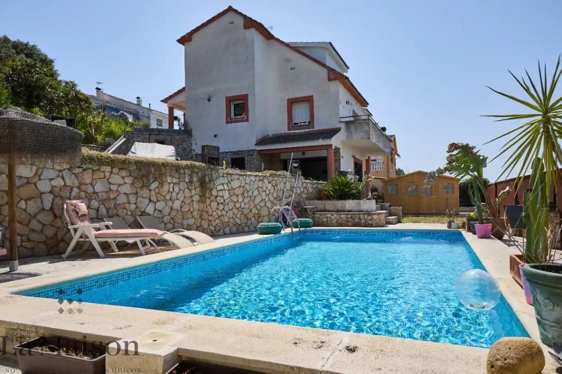 Swimming pool of Houses for sale in Dosrius  with Heating, Private garden and Parquet flooring