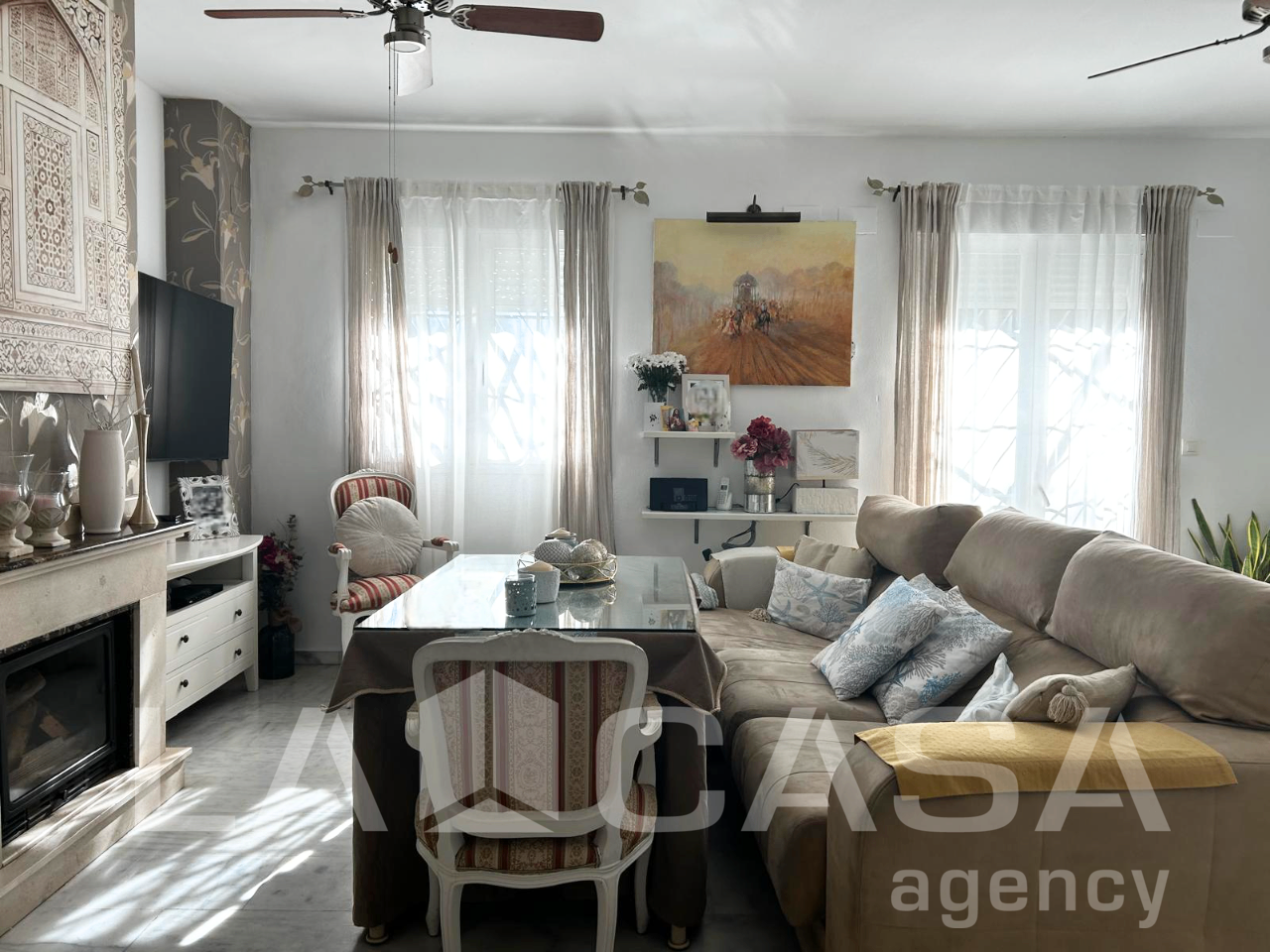 Sala d'estar de Casa adosada en venda en Montequinto amb Aire condicionat, Calefacció i Terrassa