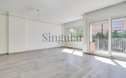 Living room of Flat for sale in  Barcelona Capital  with Air Conditioner, Terrace and Balcony