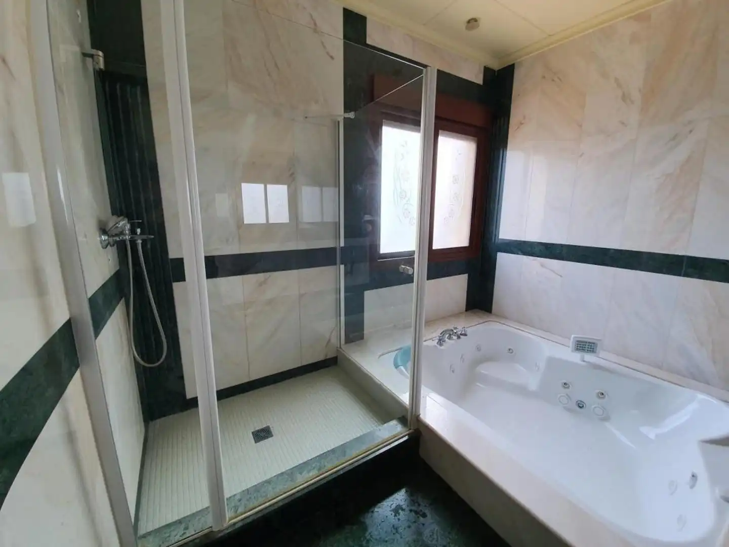 Chalet con piscina en venta en C/ Irlanda, imagen 24