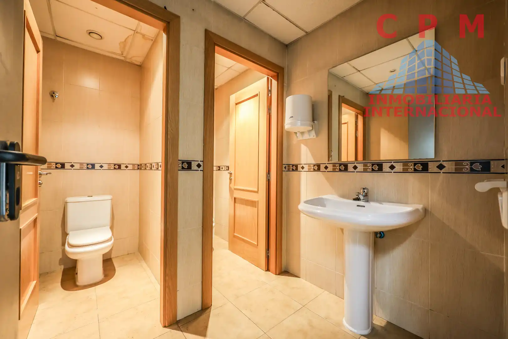 Baño de Nave industrial de alquiler en Madrid con Calefacción