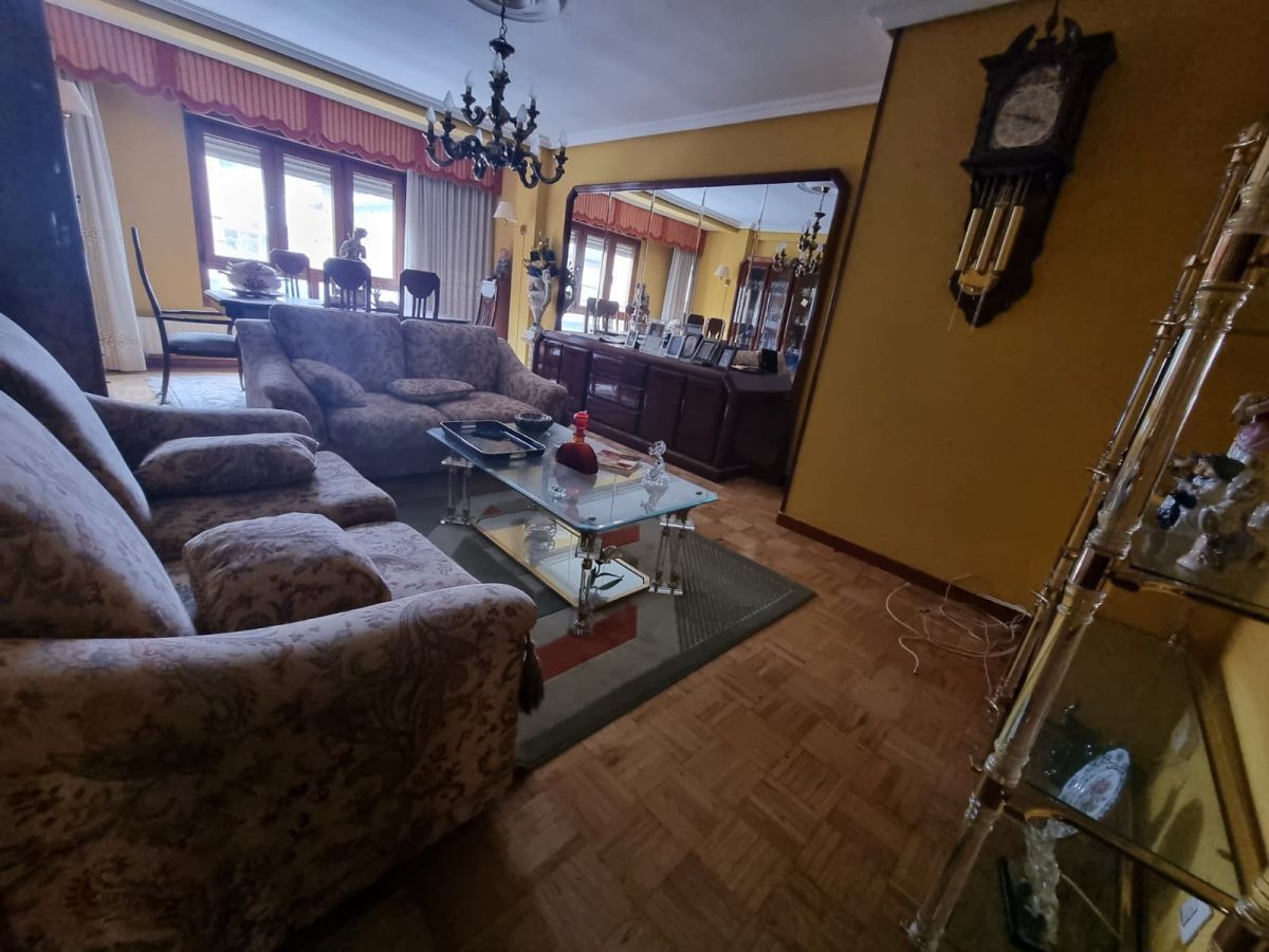 Sala d'estar de Pis en venda en Grado amb Calefacció, Parquet i Terrassa