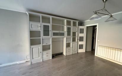 Living room of Flat for sale in  Madrid Capital  with Terrace and Balcony
