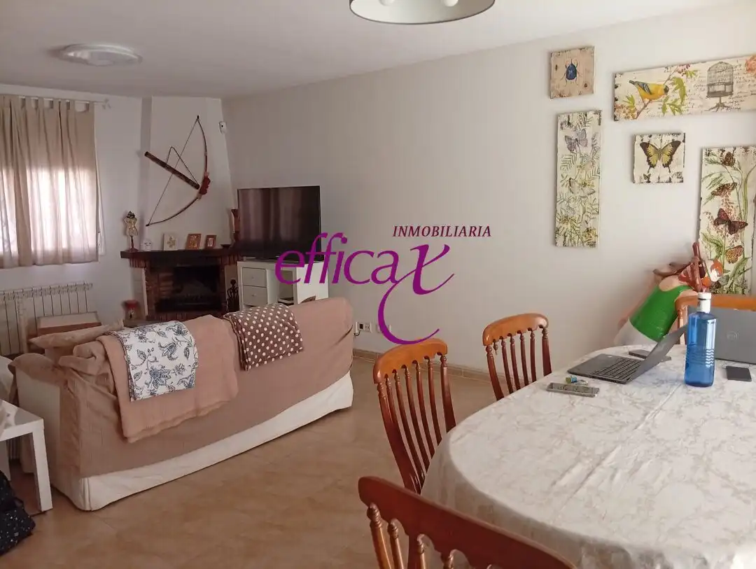 Sala de estar de Casa o chalet en venta en Santo Domingo-Caudilla con Calefacción
