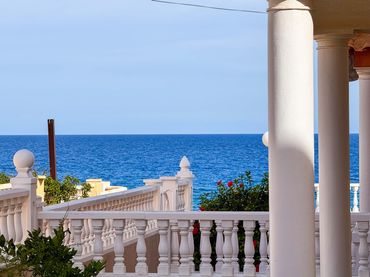 Casa aparellada amb balcó en venda a Playa de los Locos