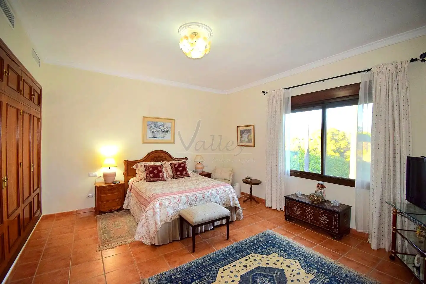 Dormitori de Finca rústica en venda en Estepona amb Jardí privat, Terrassa i Traster