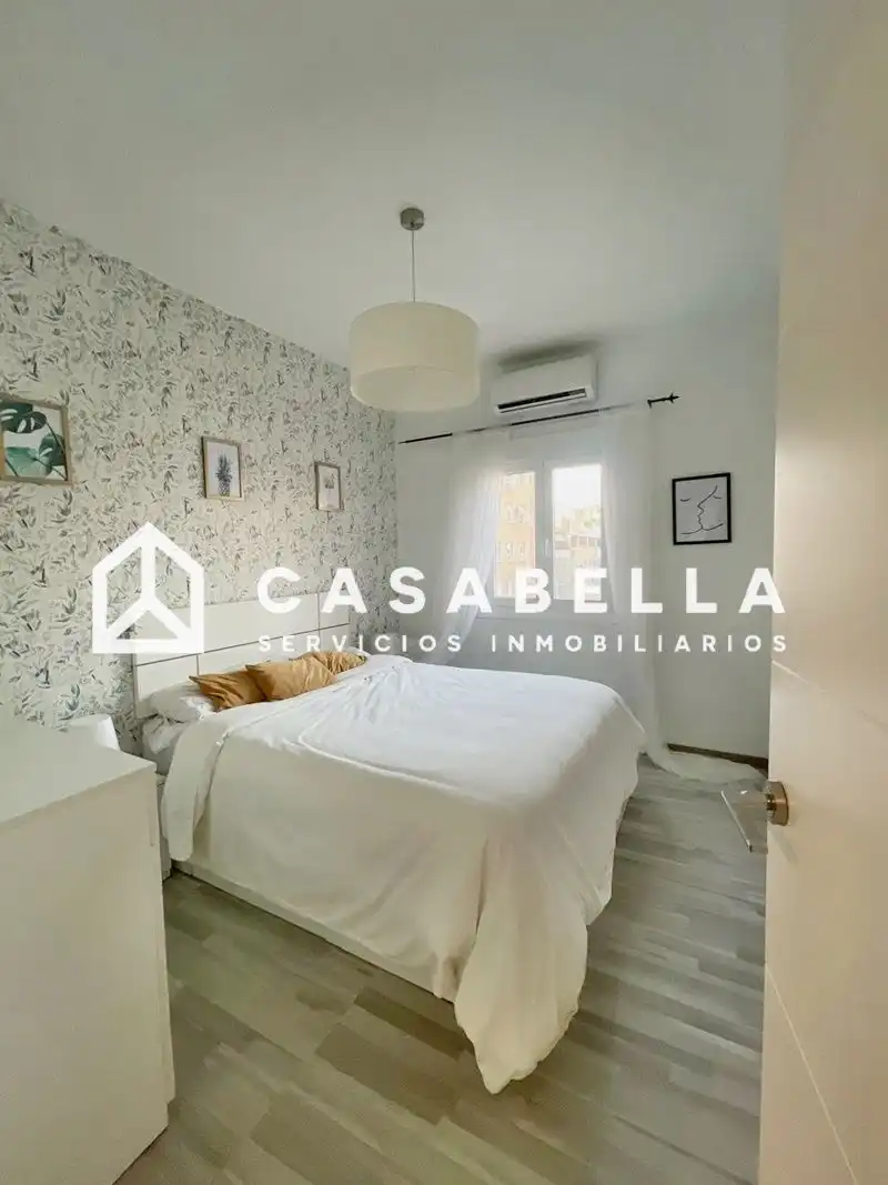 Bedroom of Flat for sale in Valencia  with Air Conditioner, Heating and Terrace