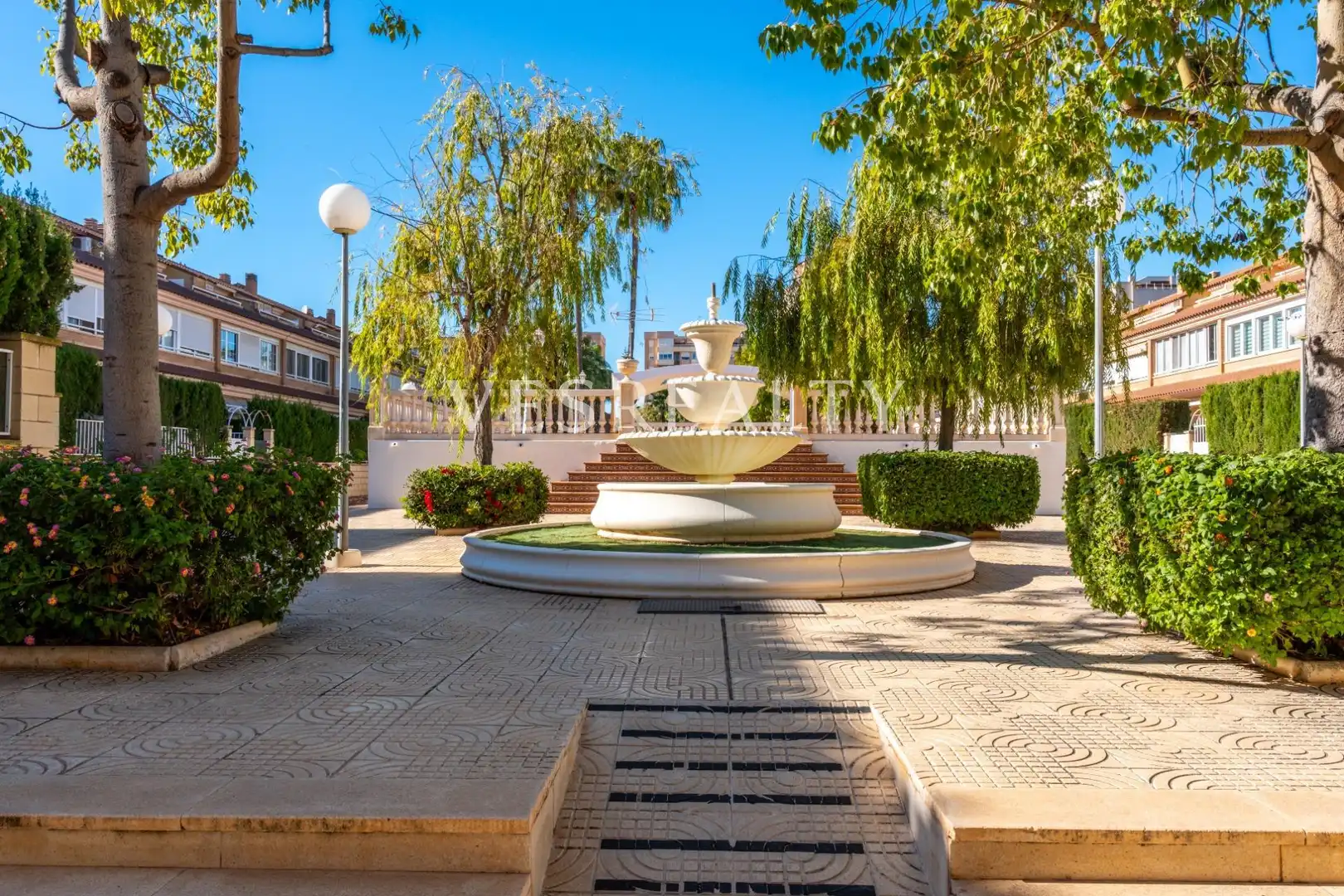 Vista exterior de Casa adosada en venda en Alicante / Alacant amb Aire condicionat, Calefacció i Jardí privat