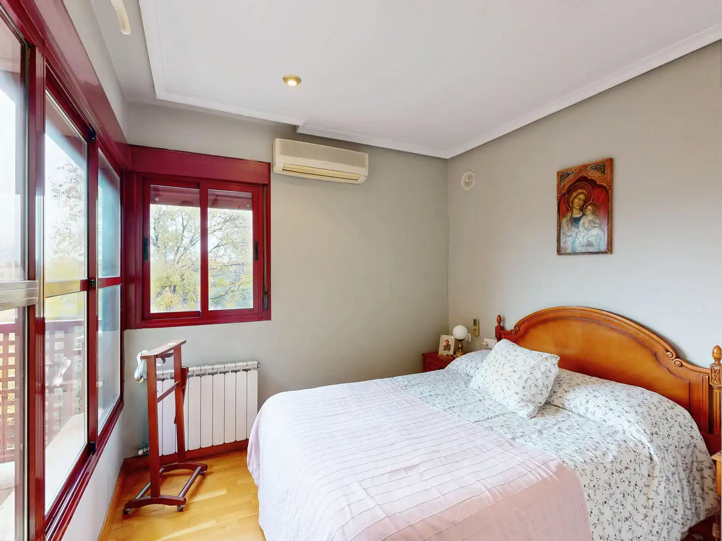 Habitación de Casa adosada en venta en Cáceres con Calefacción y Trastero