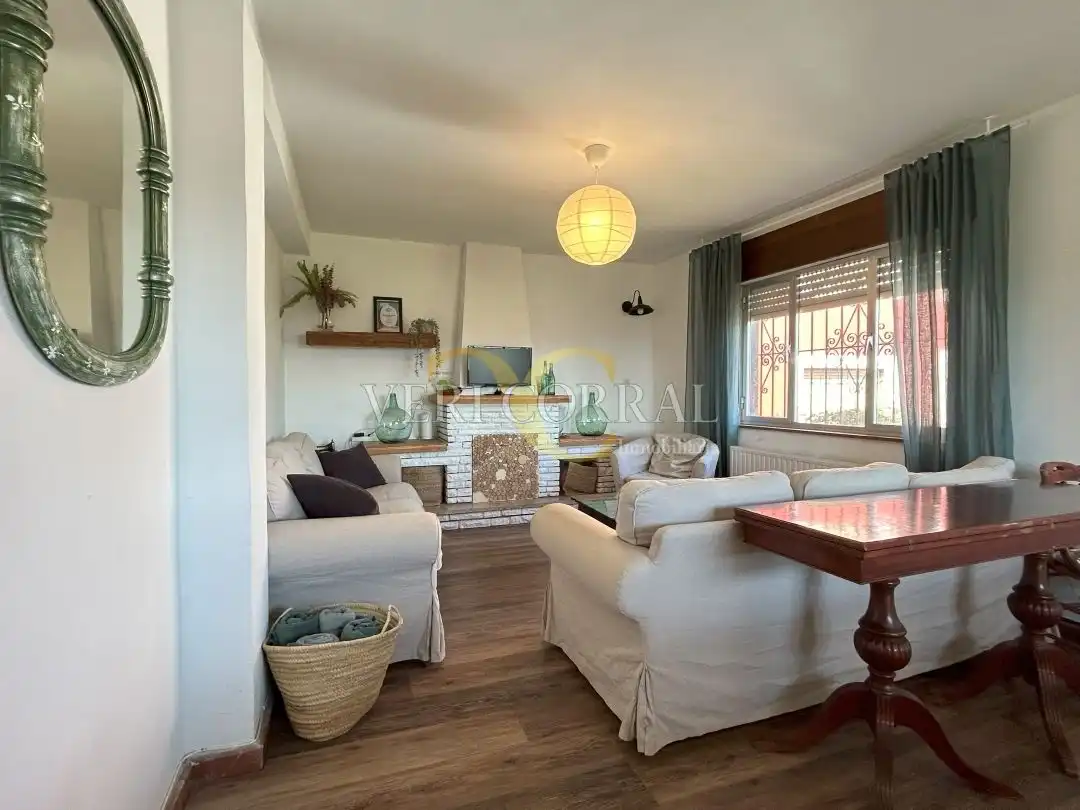 Sala d'estar de Casa o xalet en venda en Llanes amb Calefacció, Jardí privat i Traster
