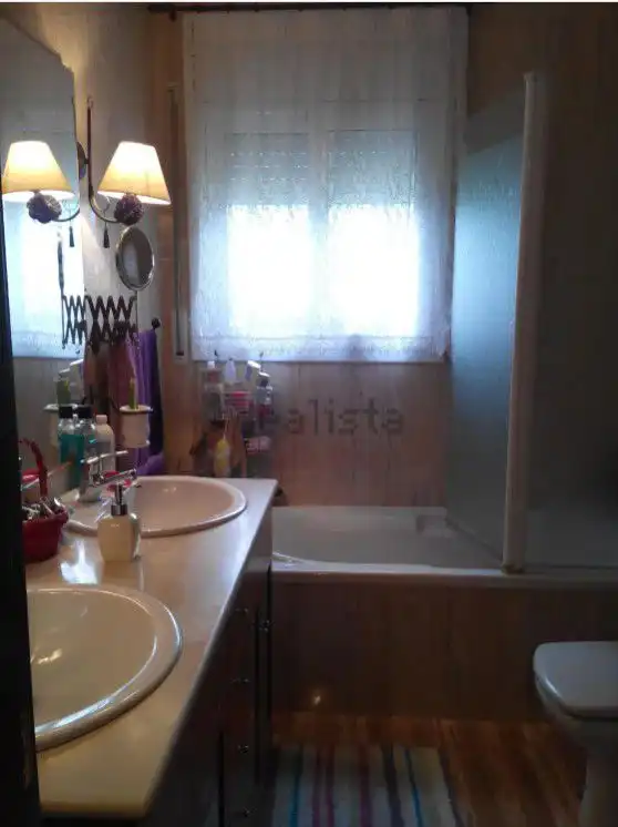 Baño de Casa o chalet en venta en Sant Esteve Sesrovires con Calefacción, Parquet y Terraza