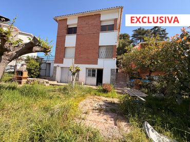 Casa amb balcó en venda a Palau-solità i Plegamans