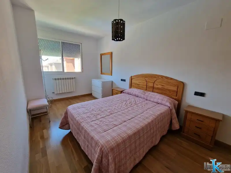 Schlafzimmer von Wohnung zum Verkauf in Linares mit Klimaanlage, Heizung und Möbliert