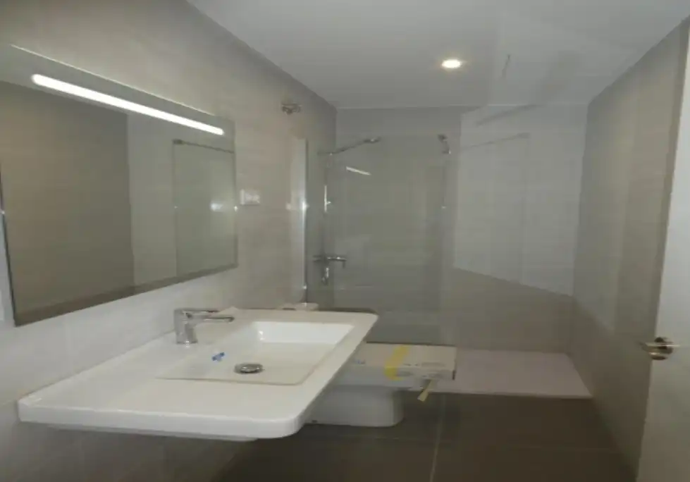 Baño de Dúplex en venta en Vilanova i la Geltrú con Aire acondicionado, Calefacción y Parquet