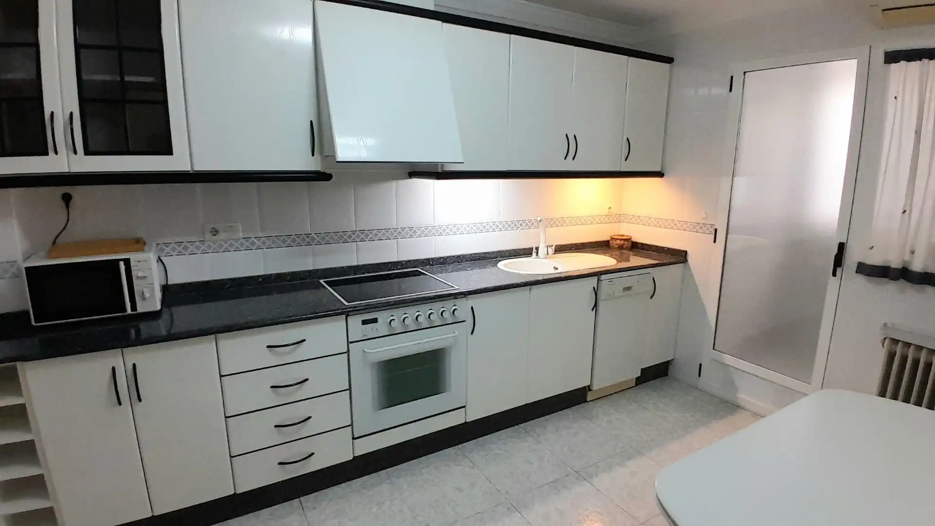Cuina de Pis en venda en Yecla amb Aire condicionat, Calefacció i Terrassa