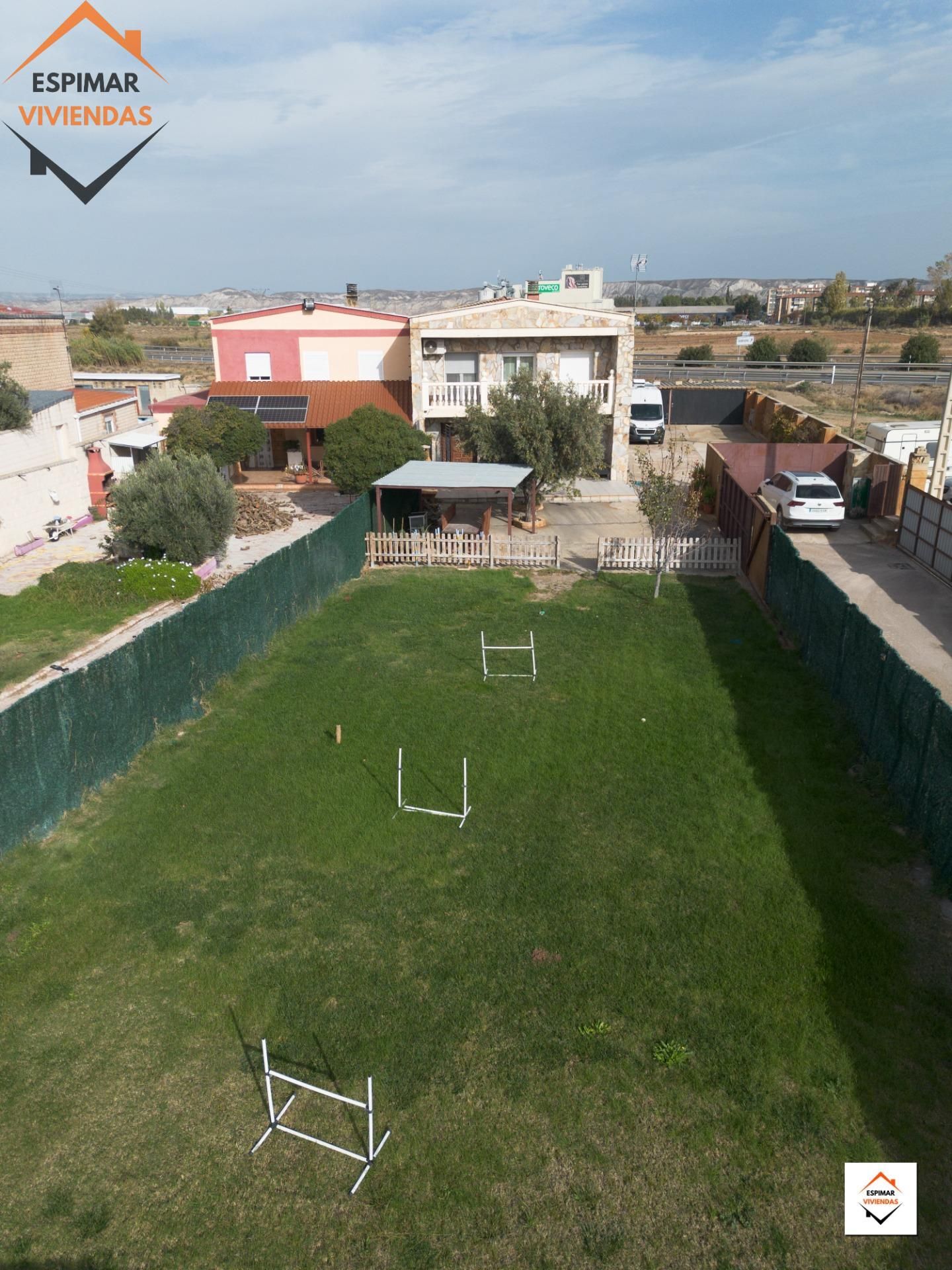 Casa adosada en venta en  Zaragoza Capital con Aire acondicionado, Calefacción y Jardín privado