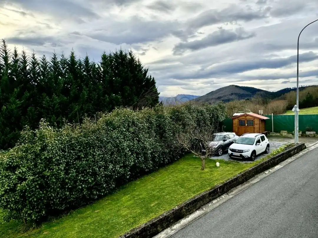 Vista exterior de Casa o xalet en venda en Lemoa amb Calefacció, Jardí privat i Moblat