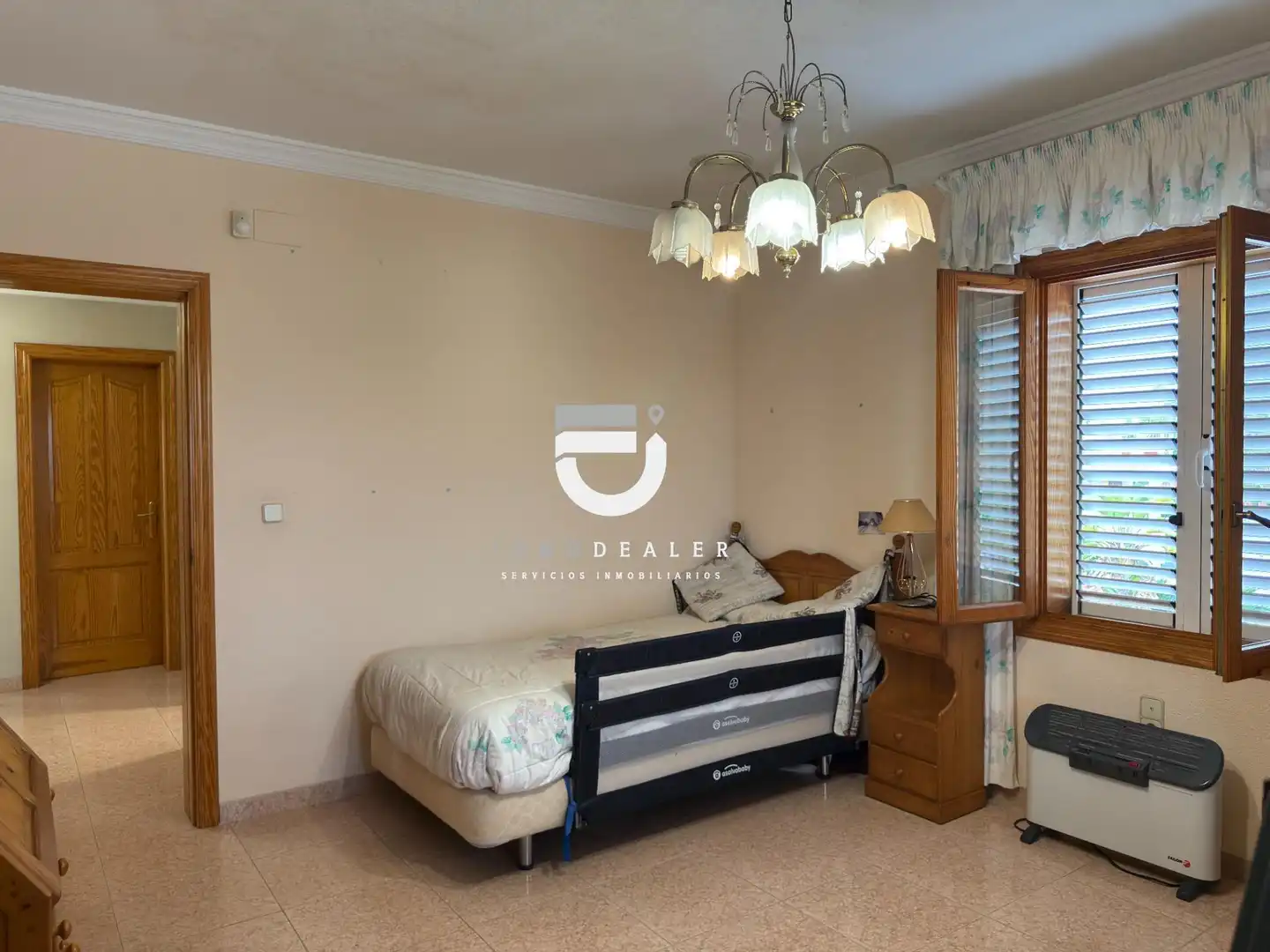 Dormitori de Casa o xalet en venda en Oliva amb Jardí privat, Terrassa i Piscina