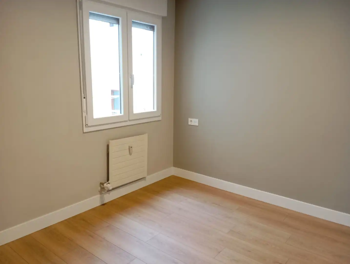 Bedroom of Flat for rent in Oviedo   with Heating