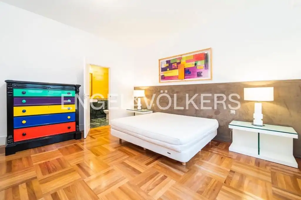 Schlafzimmer von Wohnung zur Miete in Madrid mit Klimaanlage, Heizung und Parkett