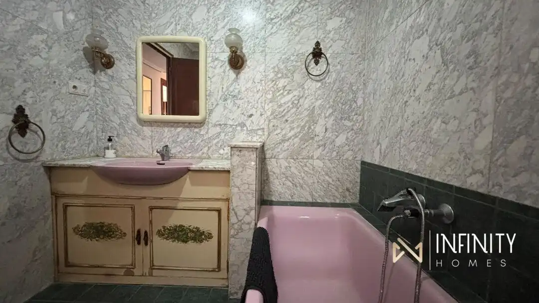 Bathroom of Flat for rent in Bilbao   with Heating, Terrace and Balcony