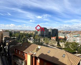 Vista exterior de Pis de lloguer en  Granada Capital amb Calefacció i Piscina comunitària