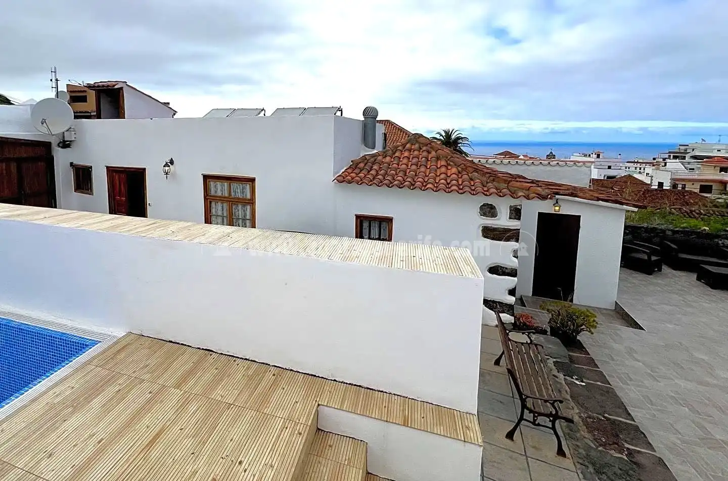 Vista exterior de Casa o xalet en venda en Icod de los Vinos amb Jardí privat, Terrassa i Piscina
