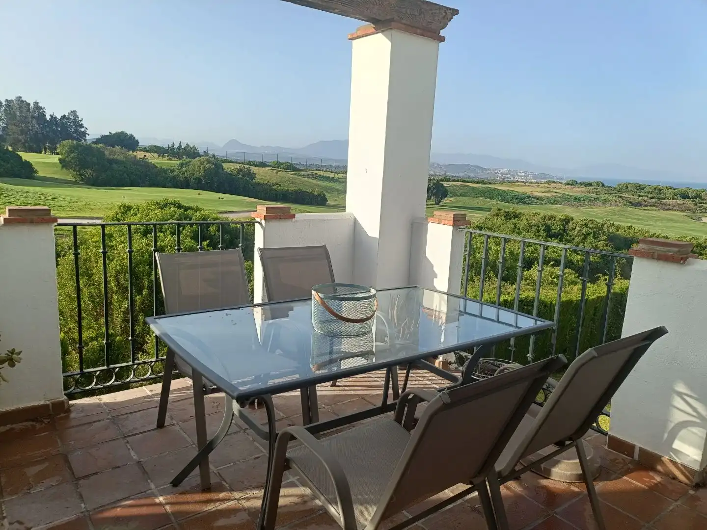 Terrasse von Dachboden zum Verkauf in La Alcaidesa mit Klimaanlage, Terrasse und Schwimmbad
