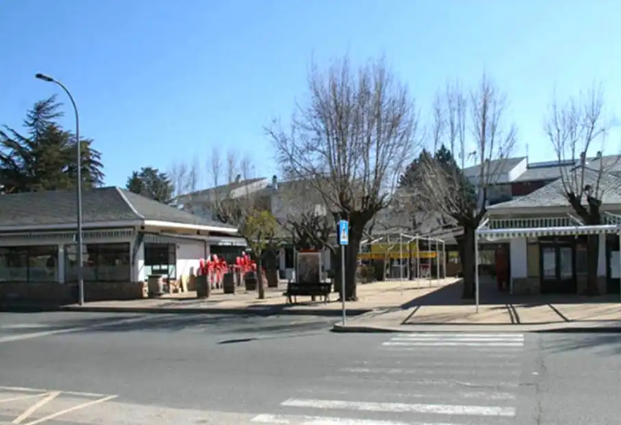 Vista exterior de Pis en venda en Guadarrama amb Calefacció, Jardí privat i Terrassa
