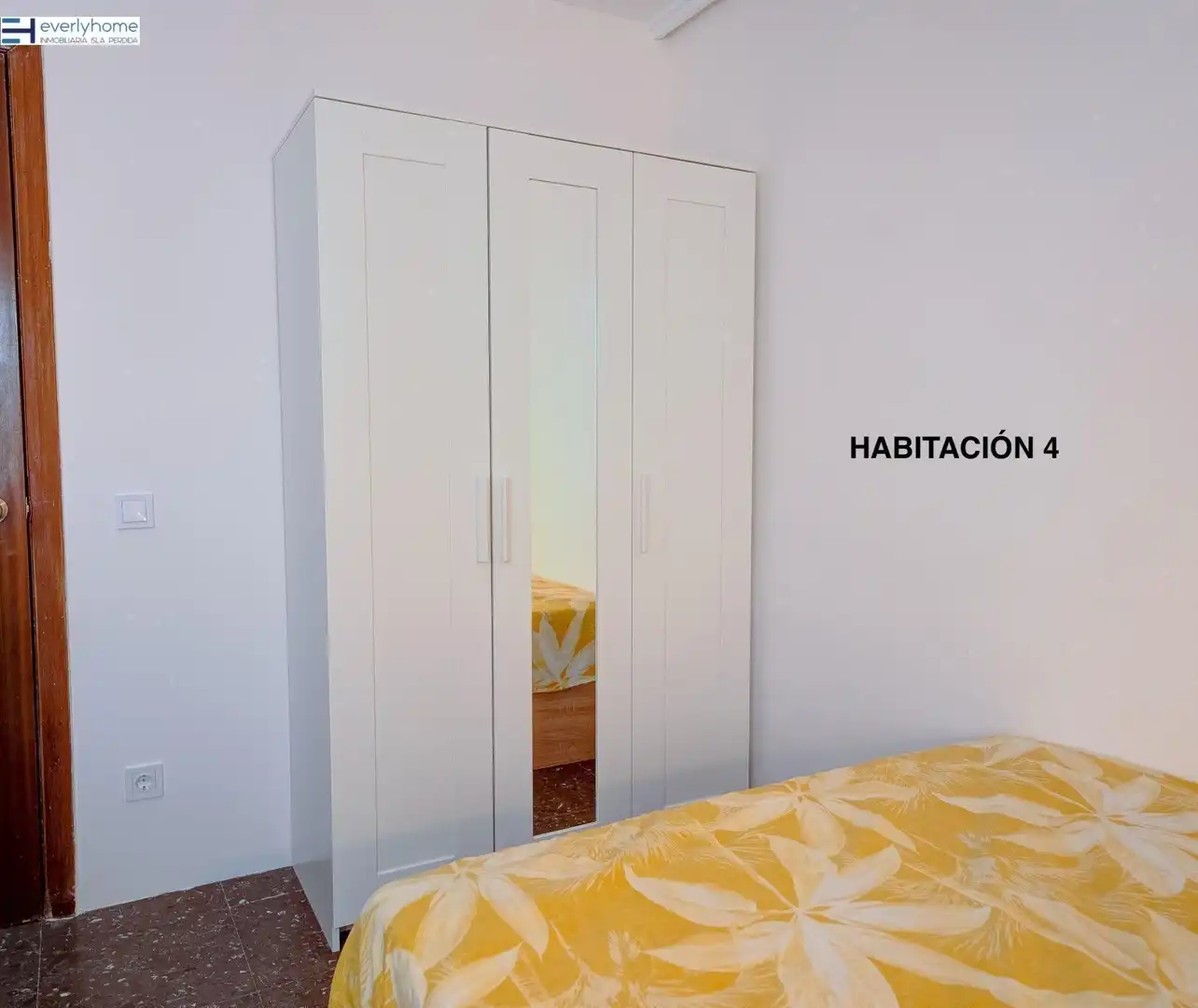 Bedroom of Flat for share in Valencia