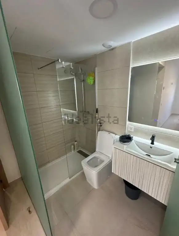Bany de Apartament en venda en Alicante / Alacant amb Aire condicionat, Calefacció i Terrassa
