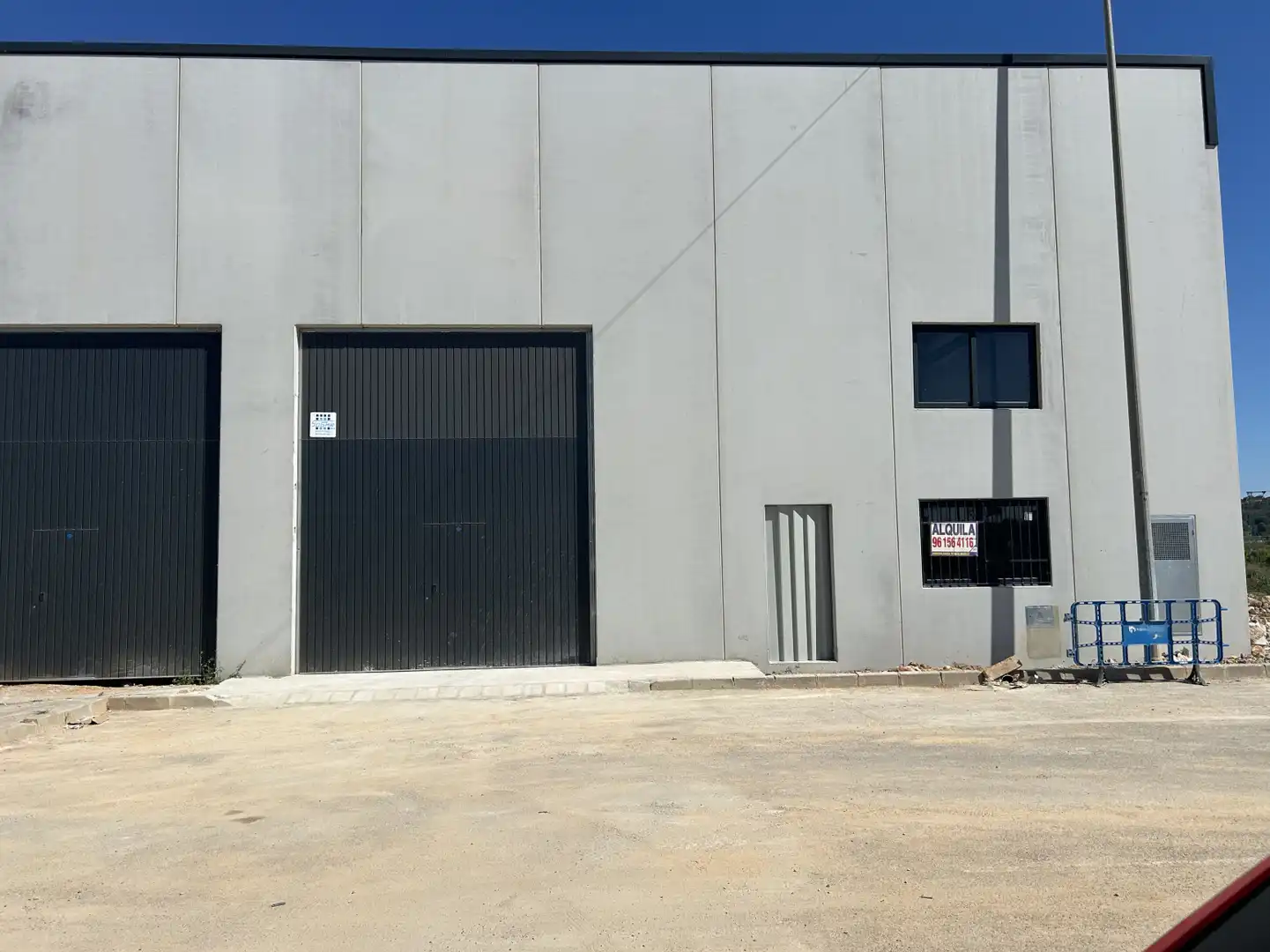 Exterior view of Industrial buildings for rent in Torrent
