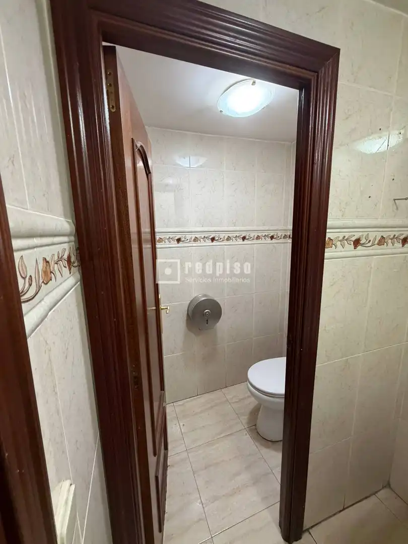 Baño de Local en venta en Alcalá de Henares con Terraza