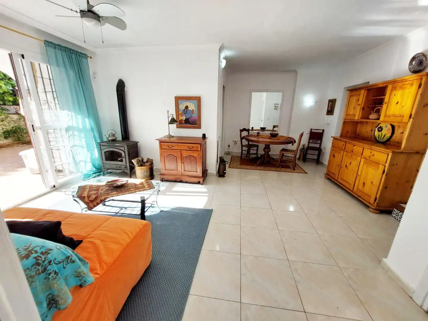 Sala d'estar de Casa adosada en venda en Mijas amb Terrassa, Traster i Alarma
