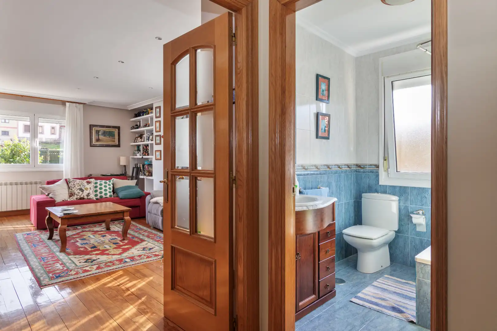 Bathroom of Houses for sale in Oviedo   with Heating, Private garden and Parquet flooring