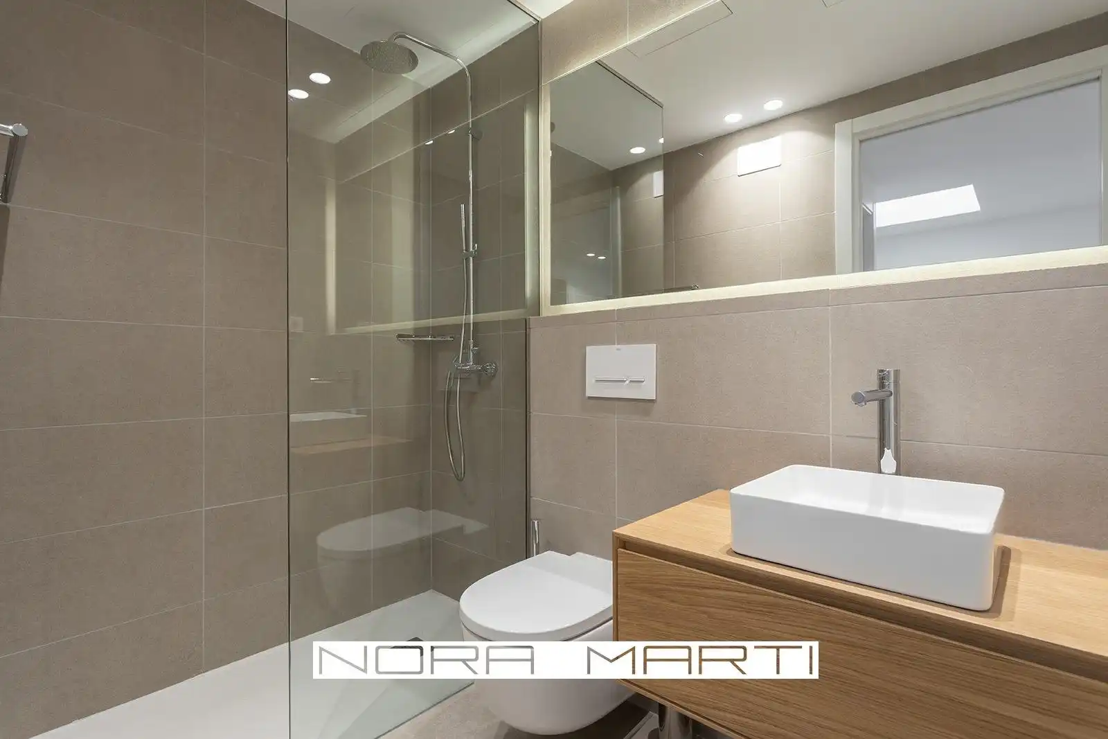 Baño de Casa o chalet de alquiler en Barcelona con Calefacción, Parquet y Terraza