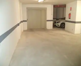 Aparcament amb ascensor en venda a C/ Hermanos Pinzón, imagen 3